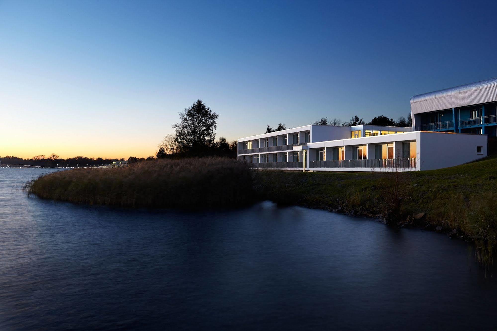 Strandhotel Senftenberger See エクステリア 写真