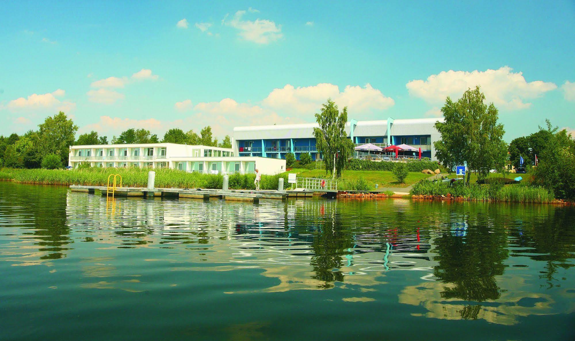 Strandhotel Senftenberger See エクステリア 写真