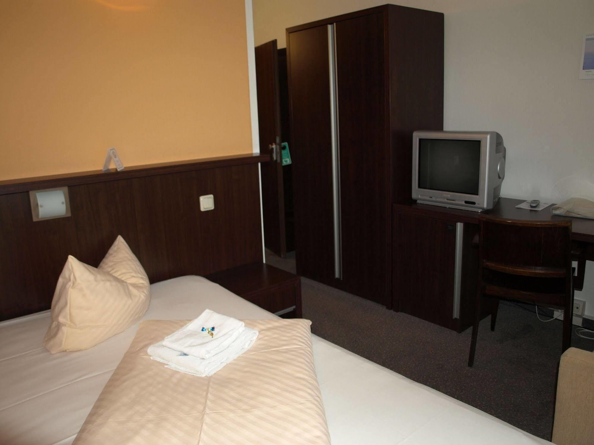 Strandhotel Senftenberger See エクステリア 写真