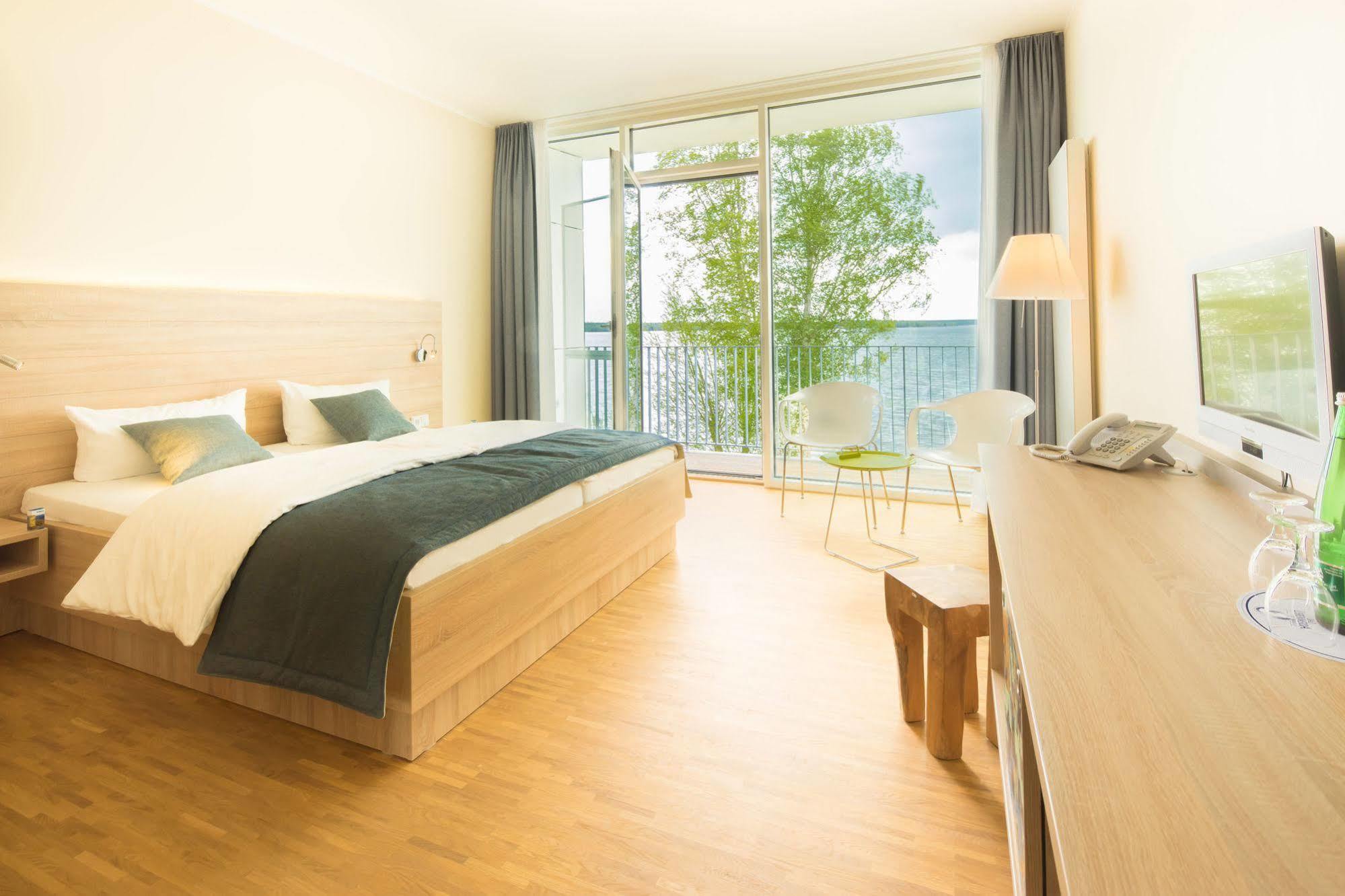 Strandhotel Senftenberger See エクステリア 写真