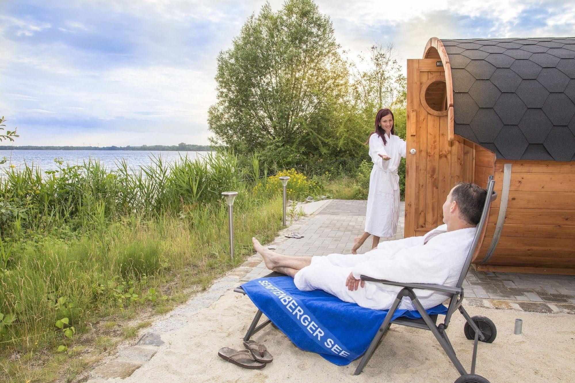 Strandhotel Senftenberger See エクステリア 写真