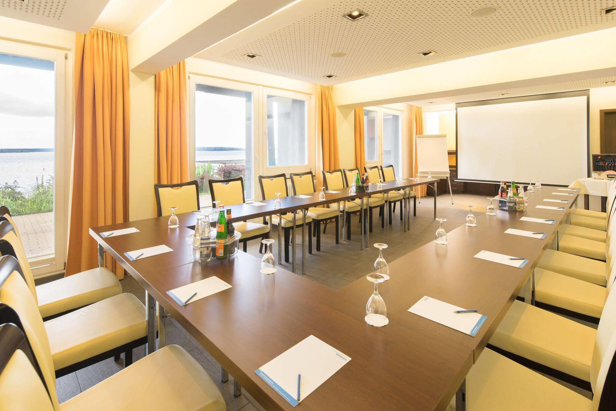 Strandhotel Senftenberger See エクステリア 写真